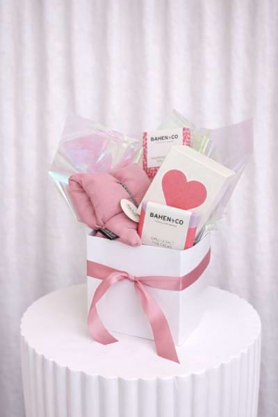 V Day Hamper 1